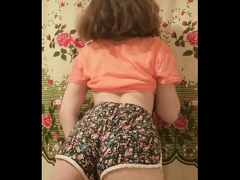 ❤️ Giovane pupa sexy fa uno striptease riprendendo i suoi pantaloncini alla telecamera ☑ Slutsal it.loanworld.top ️❤