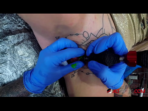 ❤️ Estremamente tatuato hottie Sully Savage ottenuto un tatuaggio sul suo clitoride ☑ Slutsal it.loanworld.top ️❤
